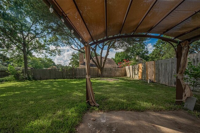 Building Photo - 15803 Locust Grove Dr