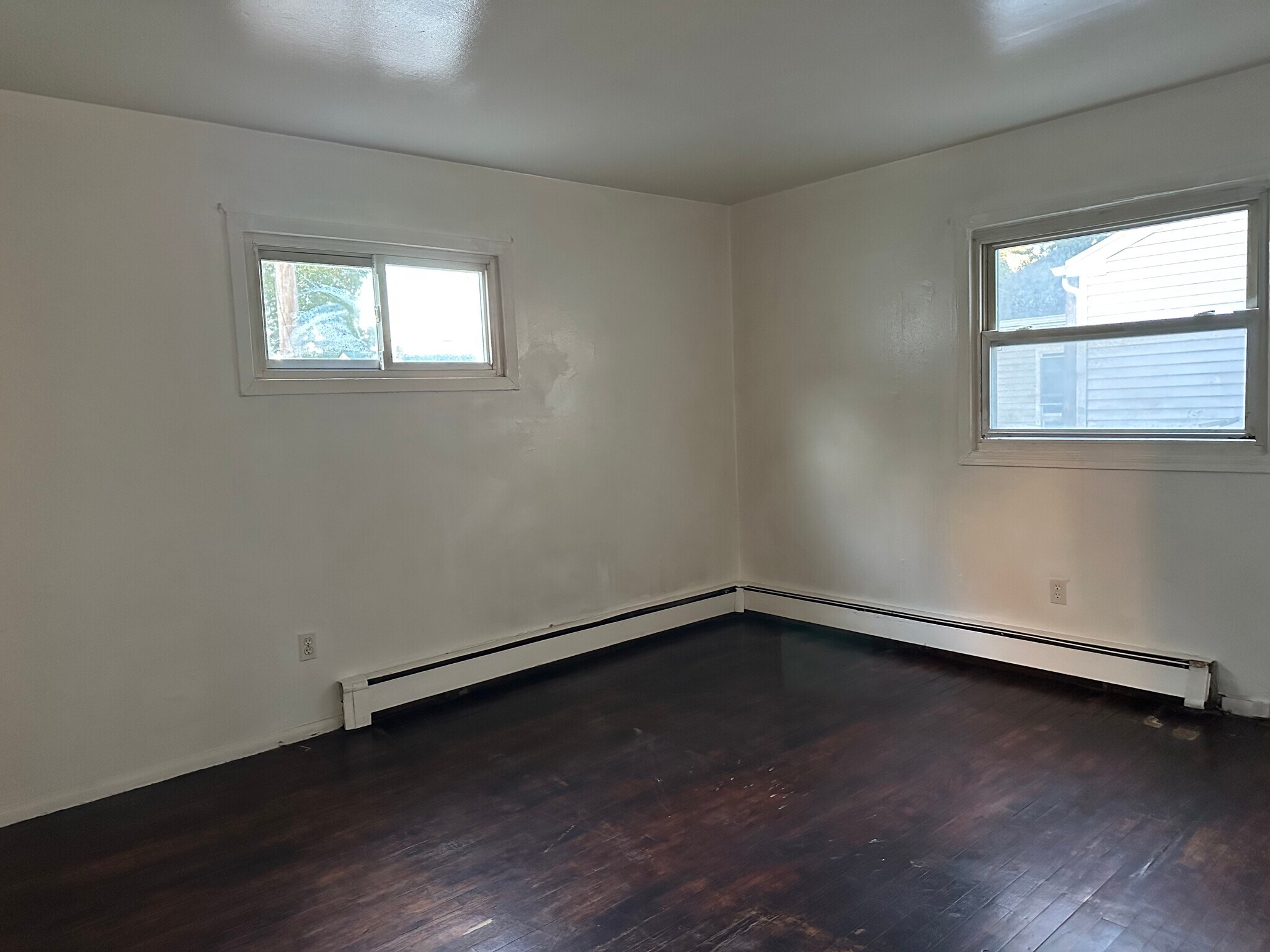 Building Photo - 606 Maple St