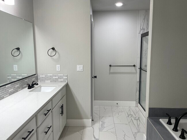 Building Photo - 22405 SW Frst Crk Wy