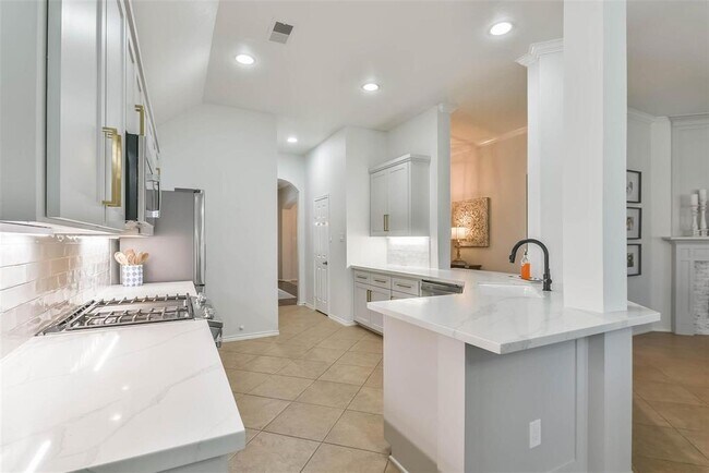 Building Photo - 419 Laddingford Ln