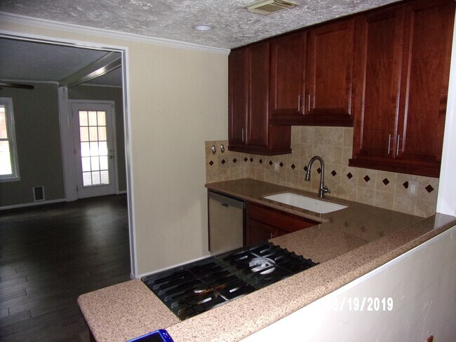 Building Photo - 7418 Jalna St