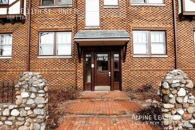 Primary Photo - Chatham Arch Neighborhood!