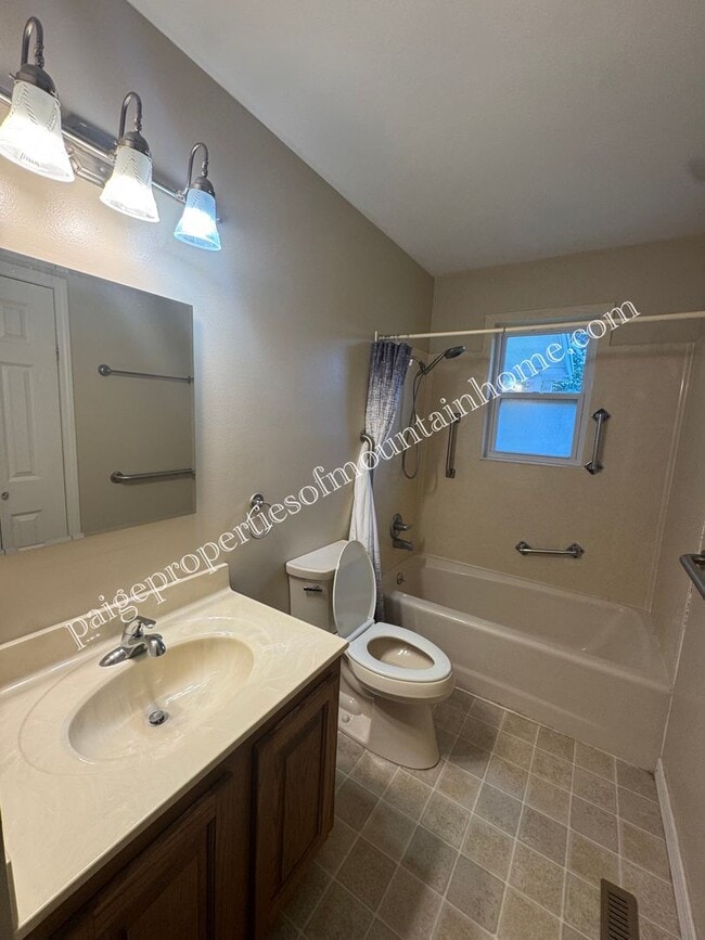 Building Photo - Post Oak Home