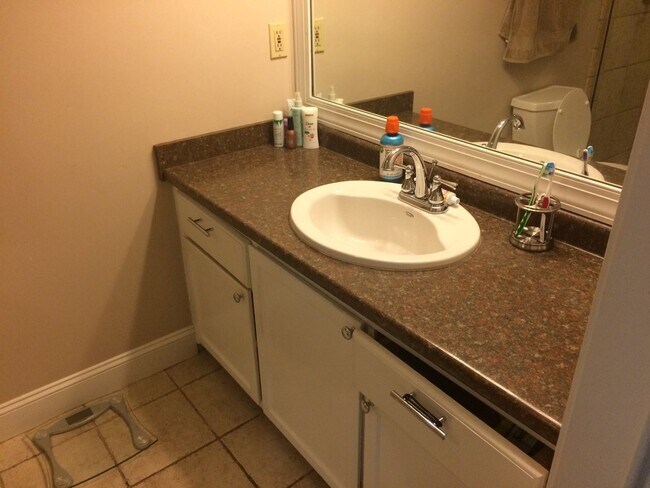 Building Photo - 808 Gables Dr