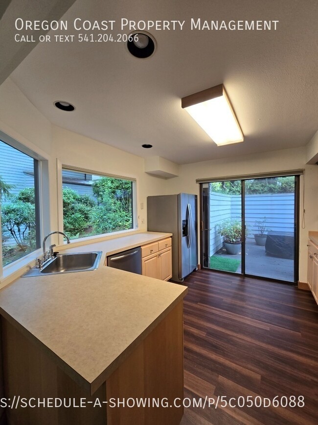 Building Photo - 600 Island Dr