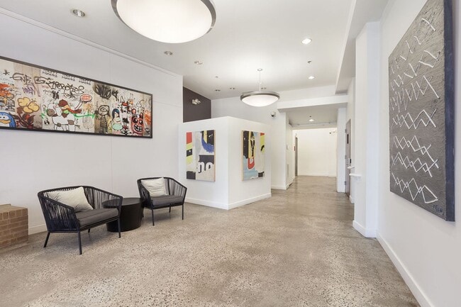 Building Photo - 1/1  Condo in Grant Park w/ City Views Right By Grant Park Market and Shops!