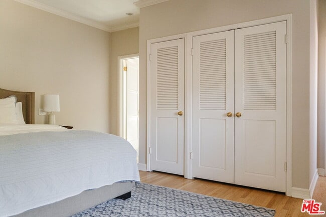 Building Photo - 231 S Thurston Ave