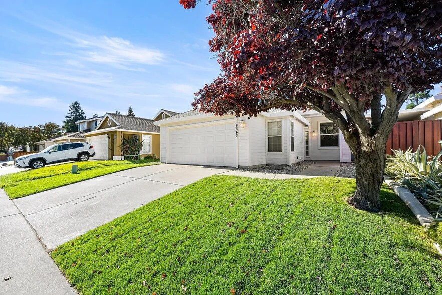Building Photo - 6643 Laguna Park Dr
