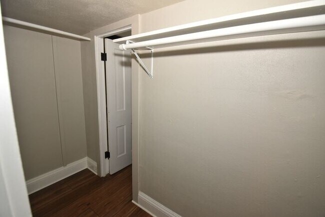 Building Photo - Central Mishawaka- close to Parks and Down...
