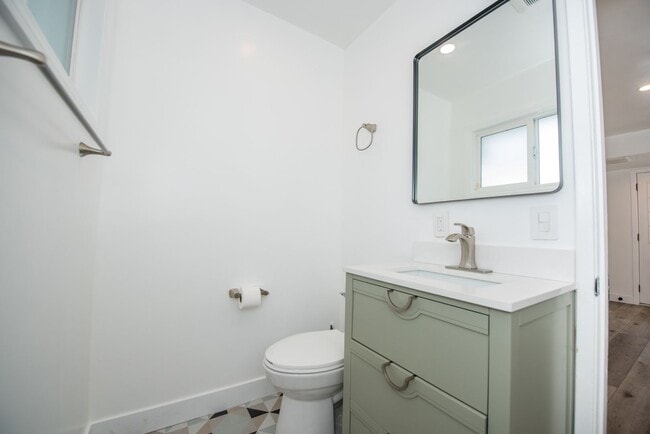 Building Photo - Dover Shores