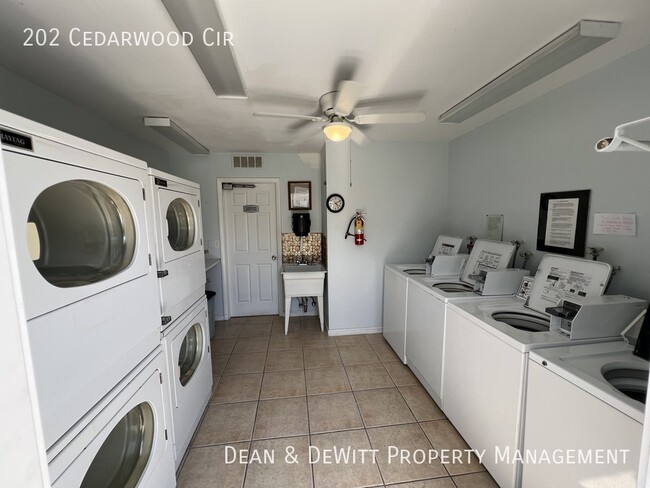 Building Photo - 202 Cedarwood Cir