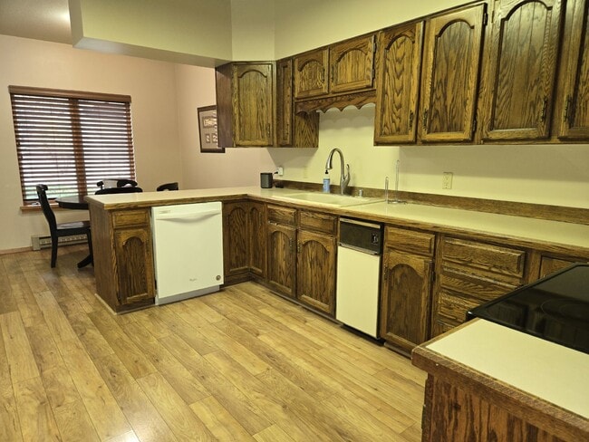 Building Photo - Fully furnished 2+ bed/2.5 bath on Flathead Lake (Available September thru May)