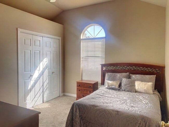Building Photo - RENTAL Fully Furnished 4 bedroom home