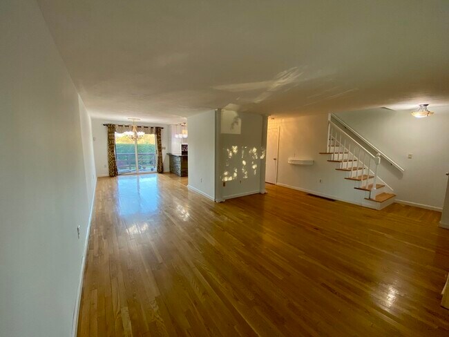 Building Photo - C3 Franklin Square