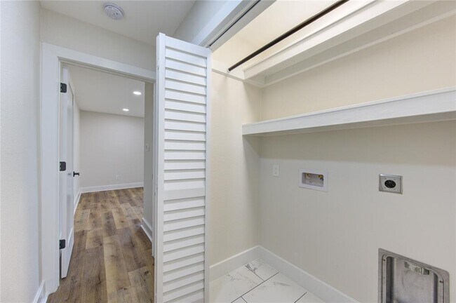 Building Photo - 14142 Rosetta Dr