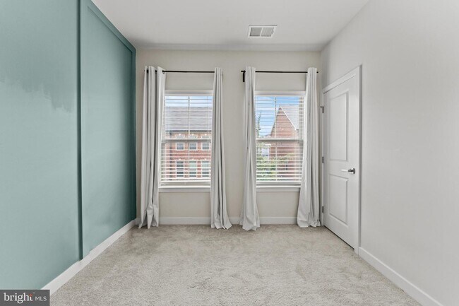 Building Photo - 224 S Newkirk St