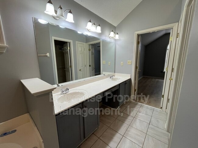 Building Photo - 6986 Parkbrook Ln