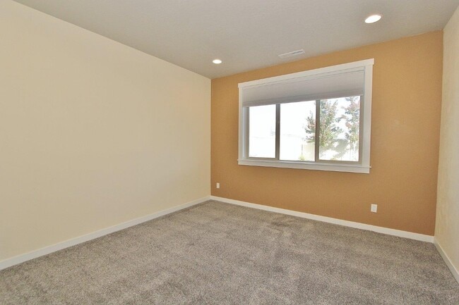 Building Photo - 2174 E Mendota Dr