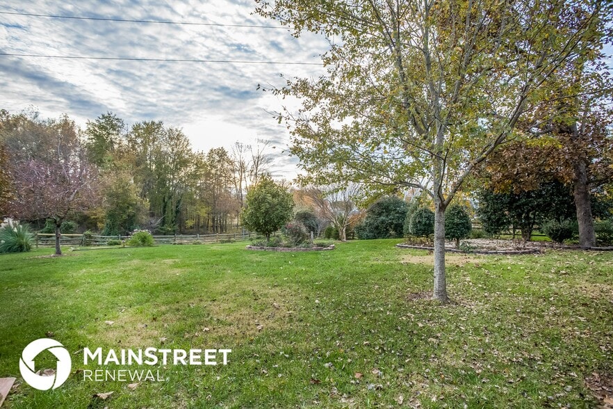 Building Photo - 5701 Chinaberry Pl