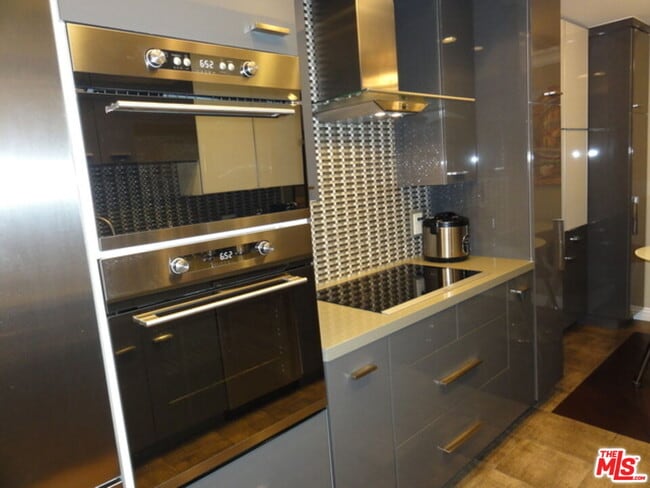 Building Photo - 1880 Veteran Ave