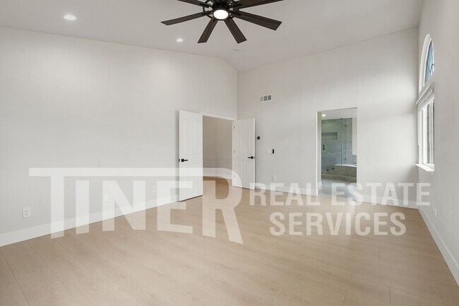 Building Photo - 5250 Fenton Way