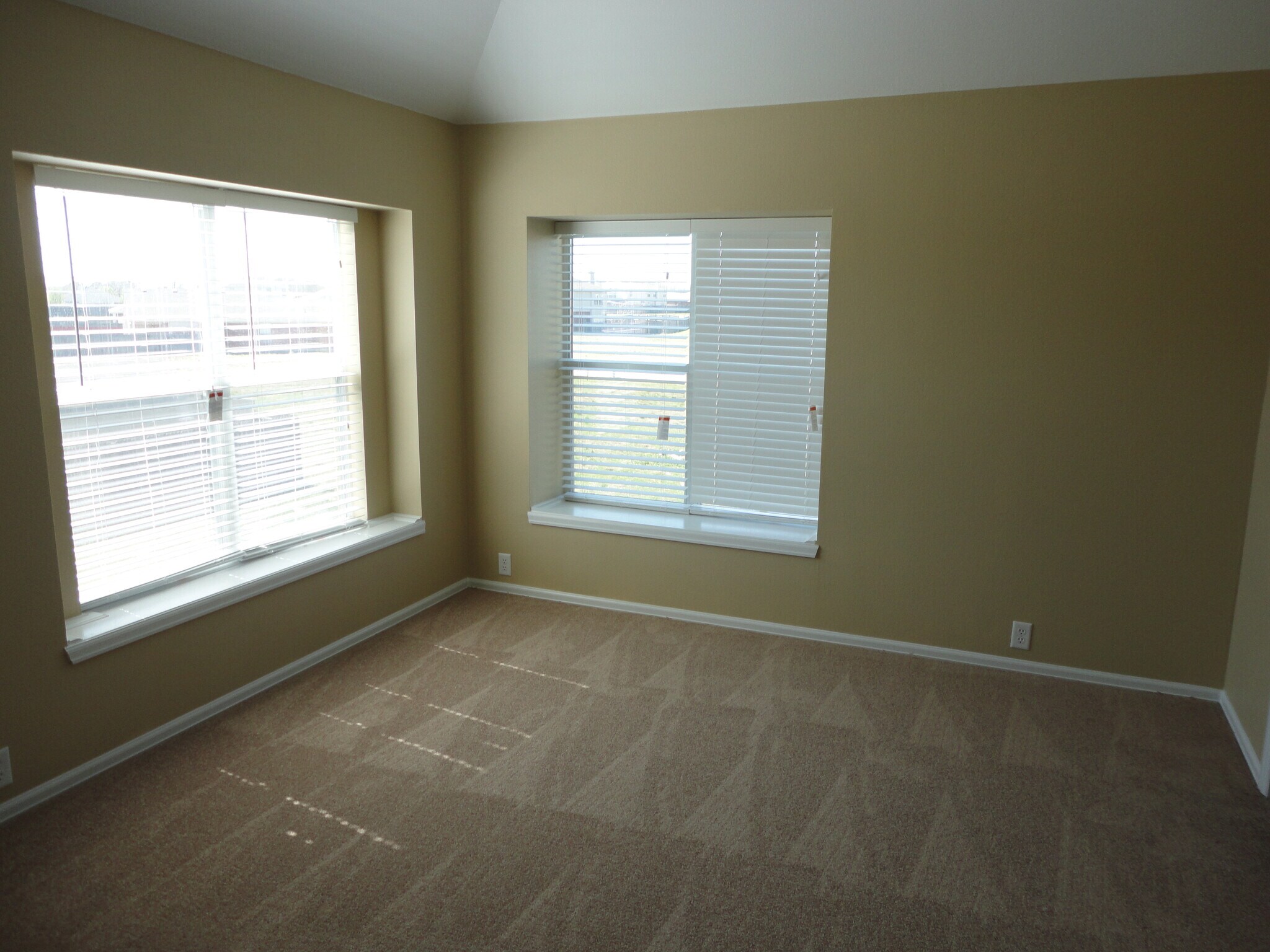 Building Photo - 2525 Carolina Dr