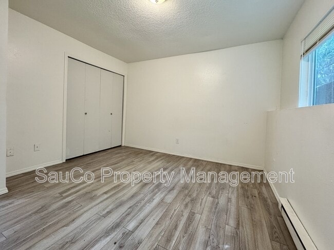 Building Photo - 5556 SW Beaverton Hillsdale Hwy