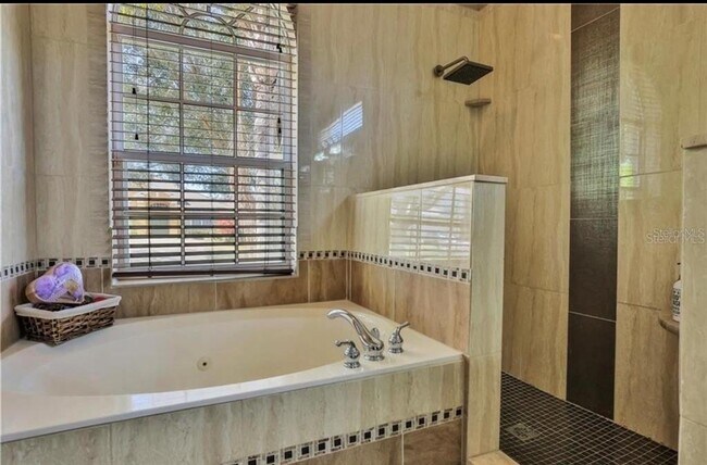 Building Photo - 1917 Pamlynne Pl