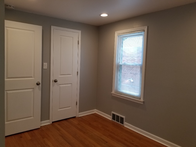 Building Photo - 1511 W Farnum Ave