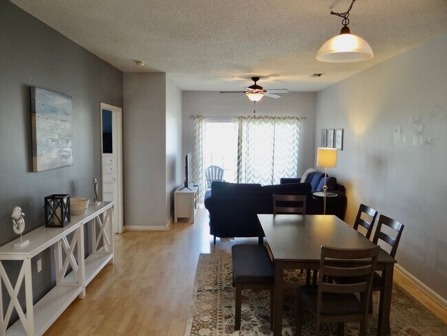 Building Photo - Seasonal Rental Available 11/25/24-4/30/25...