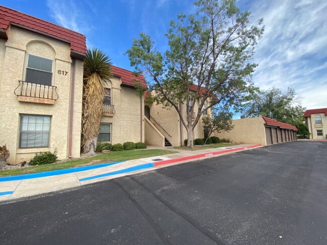 Building Photo - 1BR/1Bath Condo w/Garage