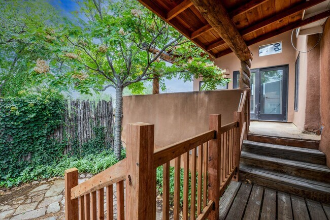 Building Photo - 1115 Agua Fria St