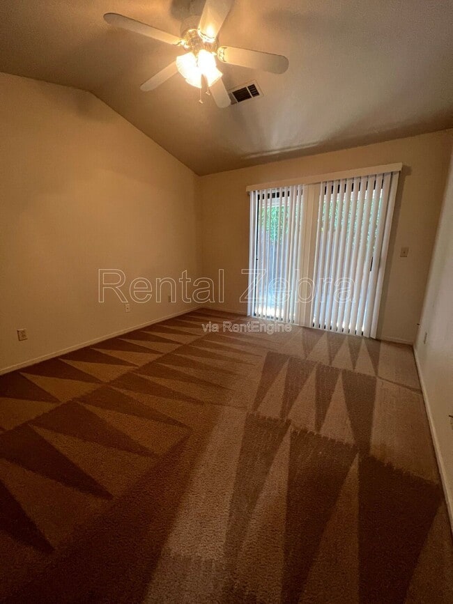 Building Photo - 3068 W Queens Cir