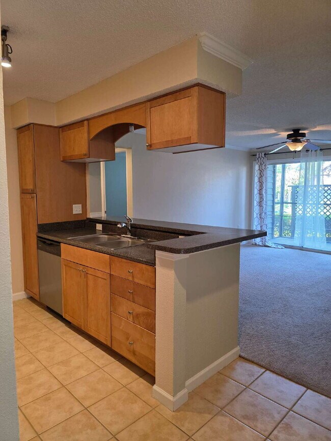 Building Photo - 1 bedroom condo in The Fountains at Countr...