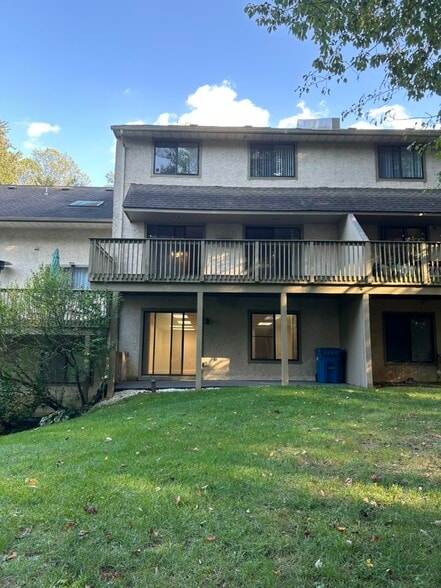 Rear of property - 443 Lynetree Dr