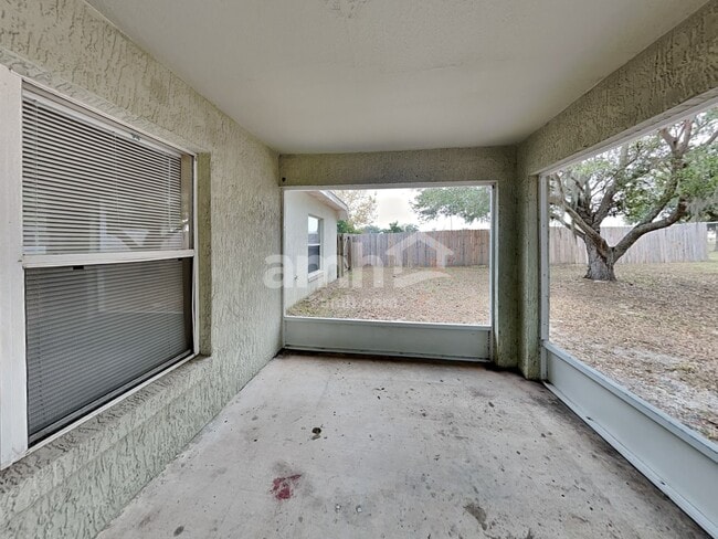 Building Photo - 1322 Lake Idamere Blvd