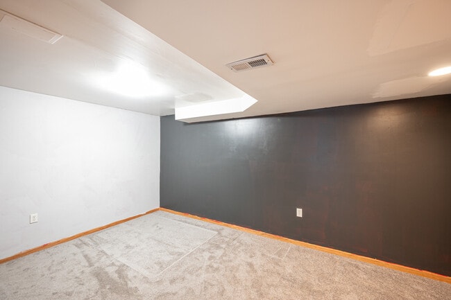 Building Photo - 511 Maggie Ln