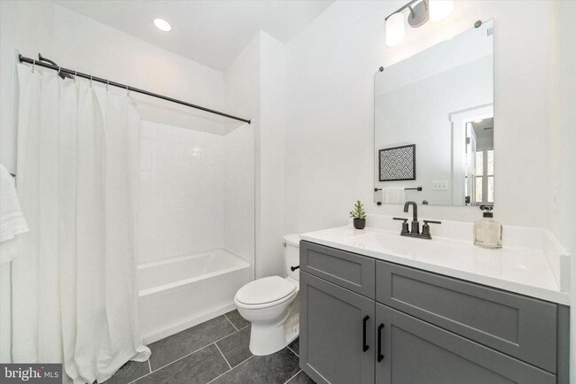 Building Photo - 204 3 Rivers Rd