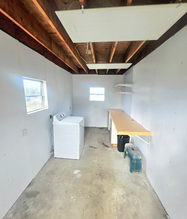 Building Photo - 2 Bed, 1 Bath - Move-In Ready in Cape George with Water Glimpses For Rent!