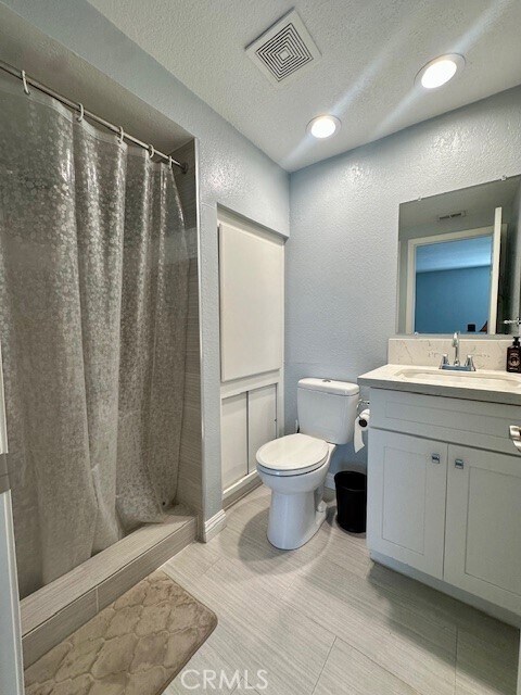 Building Photo - 22719 Lakeway Dr