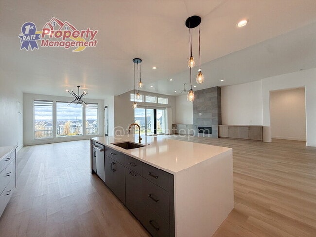 Building Photo - 3024 E Parulo Dr