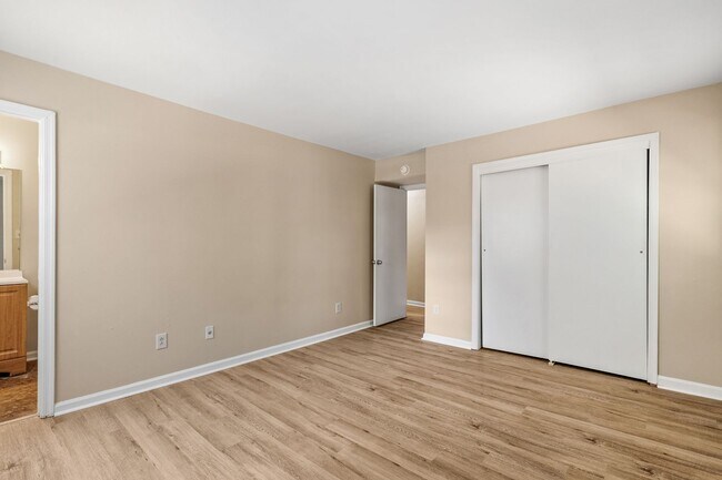 Building Photo - 4117 Rainbow Dr
