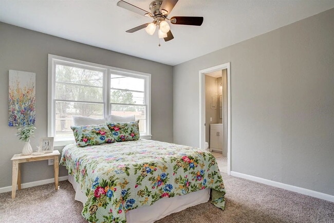 Building Photo - Charming 3-Bedroom Home