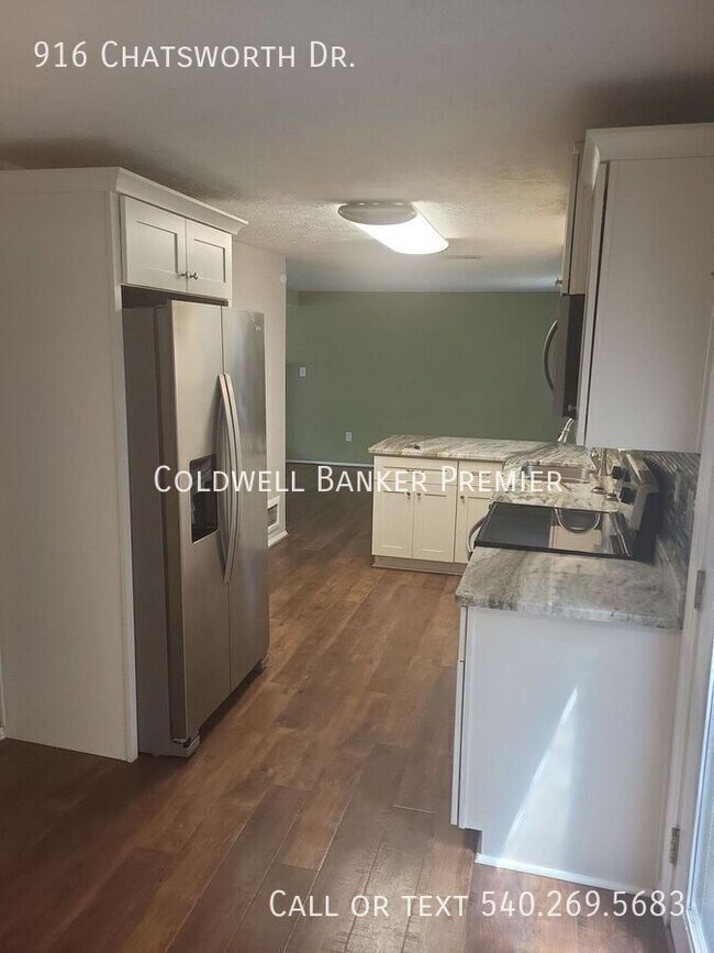 Building Photo - 916 Chatsworth Dr