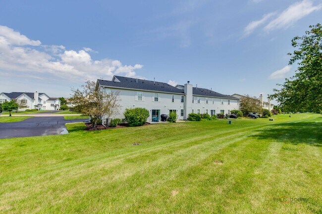 Building Photo - 2487 Dickens Dr