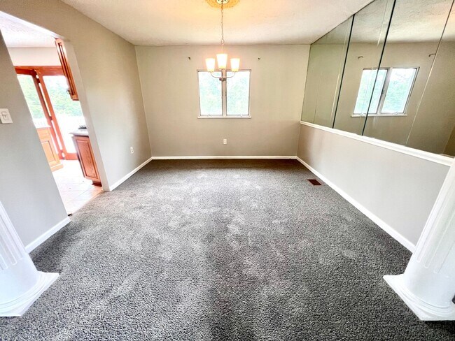 Building Photo - 3 Bed 2 Bath- Hopewell Township Pa!