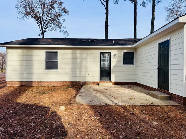 Building Photo - 40 Pine Dr