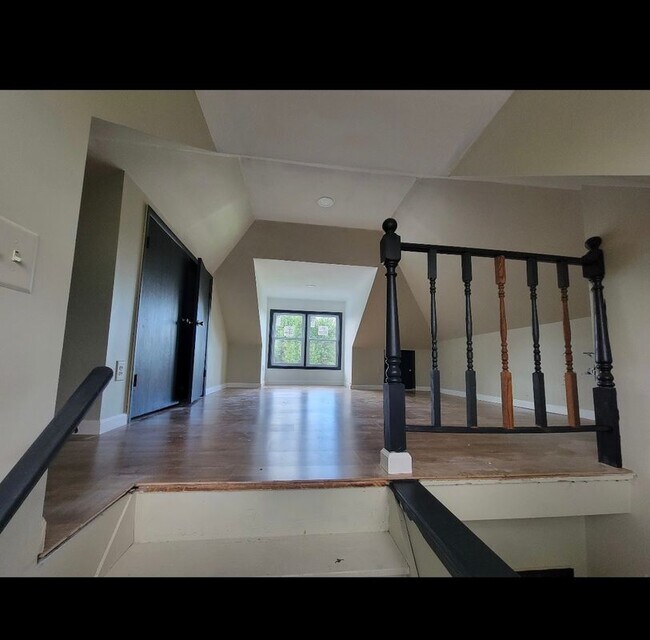 Building Photo - 128 Evesham Ave W