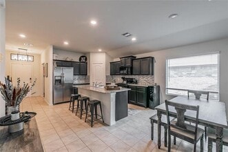 Building Photo - 744 Watson Wy