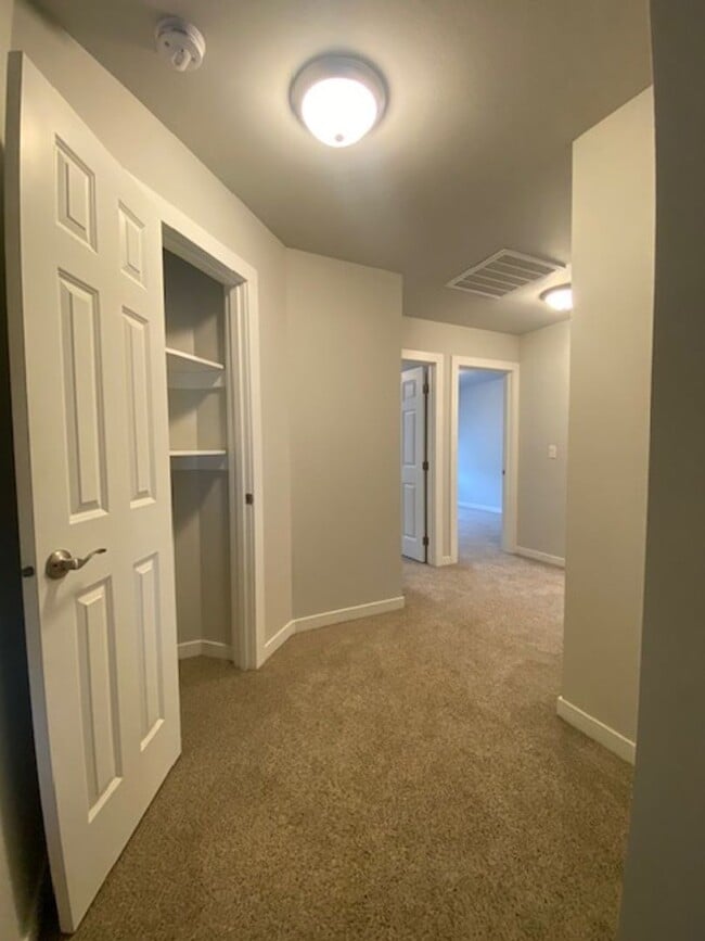 Building Photo - Conveniently Located Charming Home with RV Parking!